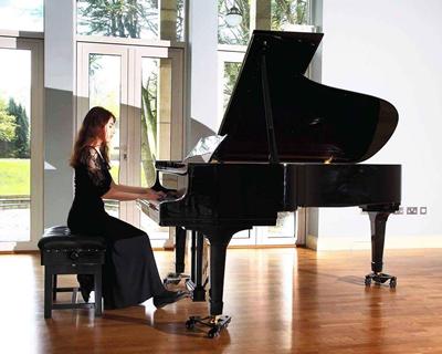 Marianne Yacoub performs in Showcase on 29 January 2018